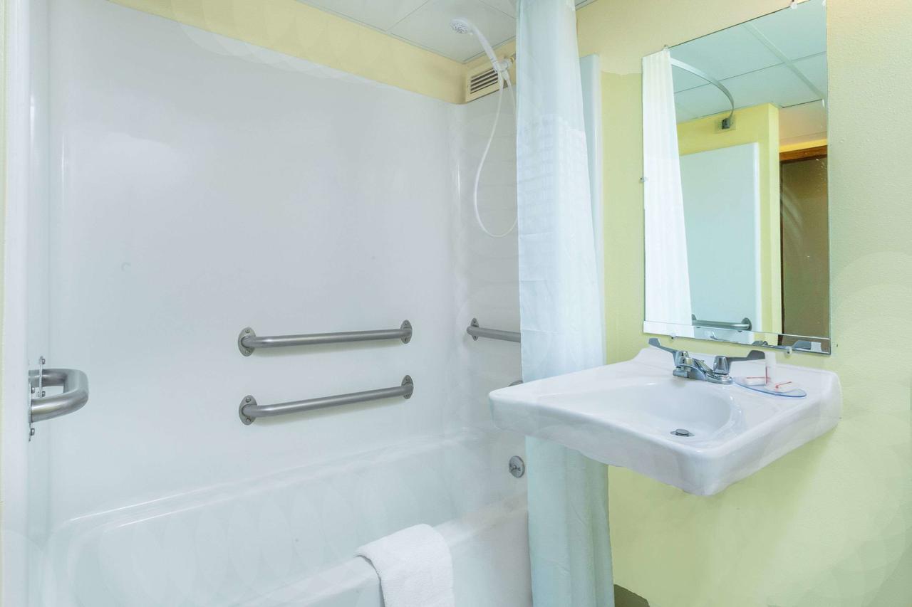 Days Inn By Wyndham Scranton Pa Dickson City Екстер'єр фото